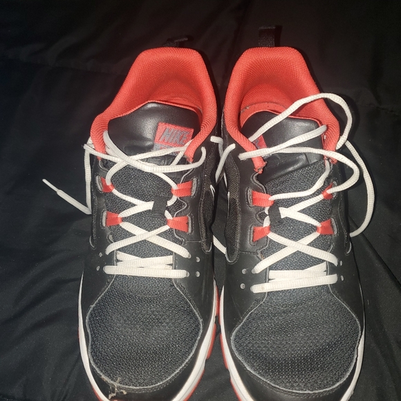 nike sneakers - Picture 1 of 1